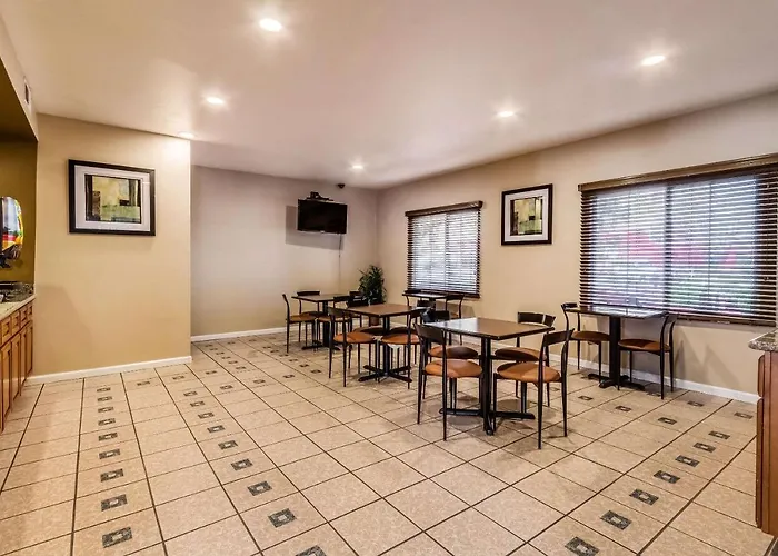 Quality Inn Fresno Near University